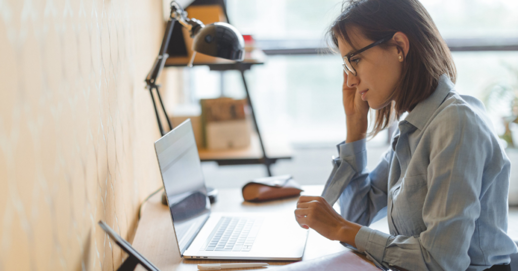 Woman finding financial advisor online